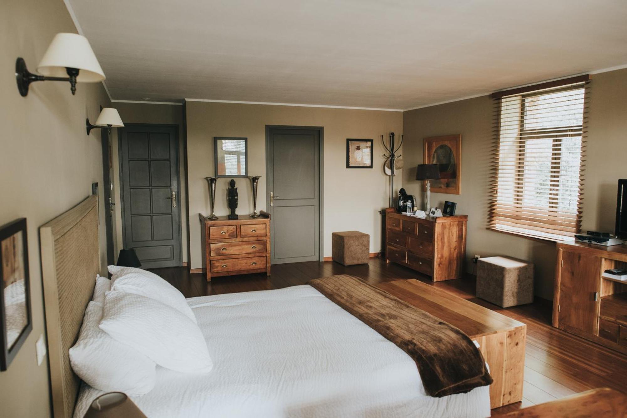 Logis Hotel-Restaurant - Le Moulin D'Artres 외부 사진